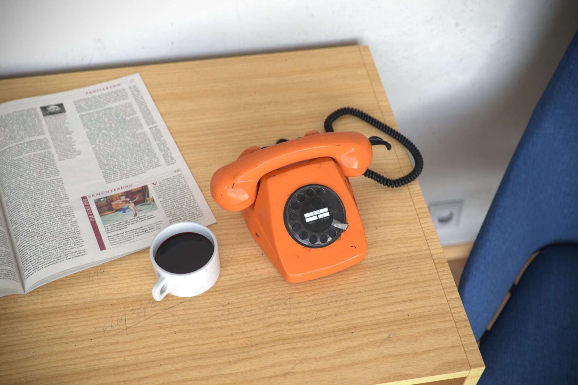 3D Rendering Telefon Orange Stefan Eder Österreich Büro Sessel